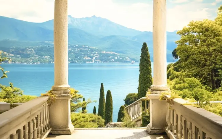 The land space of Villagio October